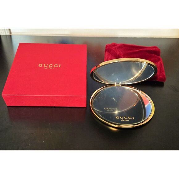 Gucci gold monogram compact mirror cosmetic - Picture 2 of 8